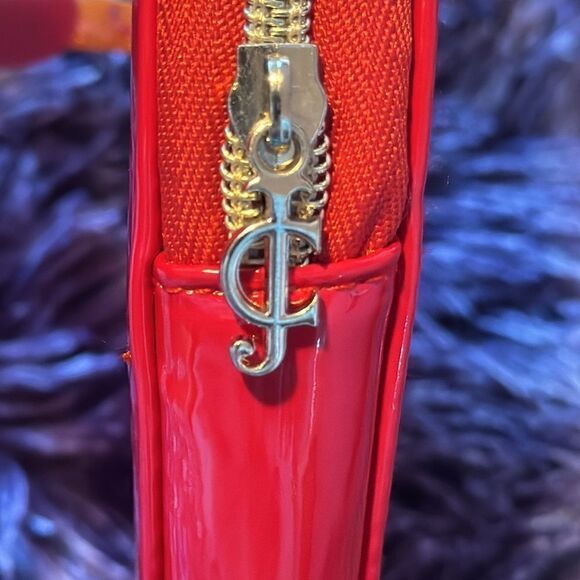 Juicy Couture red lip shaped jewelry storage travel case - Picture 6 of 7